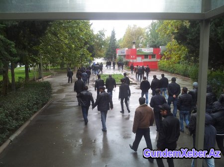 Bakıda etiraz yürüşü başlayıb, yüzlərlə insan küçələrə çıxdı – FOTO (YENİLƏNİB)