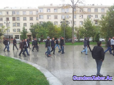 Bakıda etiraz yürüşü başlayıb, yüzlərlə insan küçələrə çıxdı – FOTO (YENİLƏNİB)