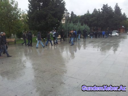 Bakıda etiraz yürüşü başlayıb, yüzlərlə insan küçələrə çıxdı – FOTO (YENİLƏNİB)