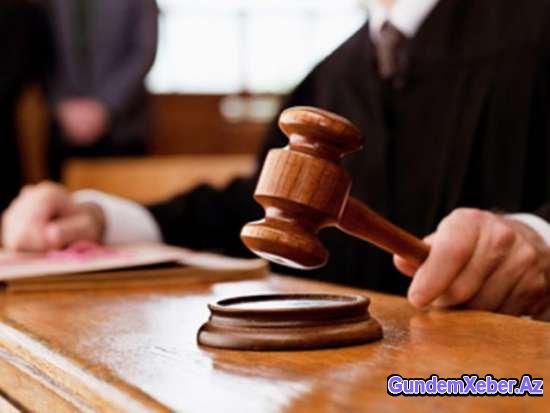 Azərbaycanda məhkəmə prosesində şok hadisə: "Üzə durmaq üçün ayda 310 manat maaş alırdım"