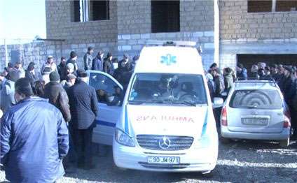 Evli kişinin hamamda yad qadınla meyiti tapıldı (FOTO)
