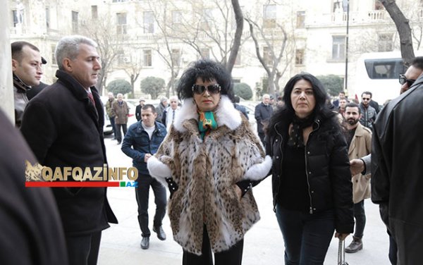 Zeynəb Xanlarova da vida mərasimində - Foto
