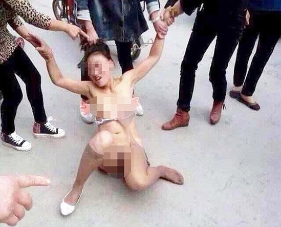 Bakıda orta məktəbdə müəllim biabırçı şəkildə döyüldü - ŞOK OLAY