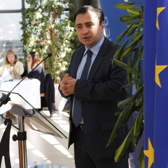 Mahmudov dövlətə hücum edir Mahmudov dövlətə hücum edir