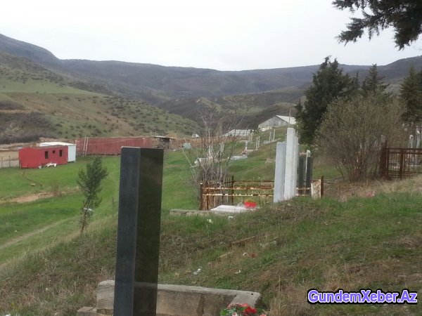 Ağstafanın Köhnəqışlaq kənd qəbirsanlığında məktəb