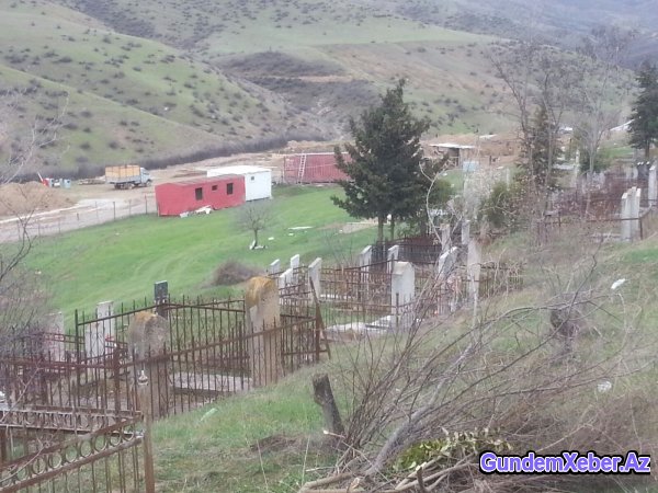 Ağstafanın Köhnəqışlaq kənd qəbirsanlığında məktəb