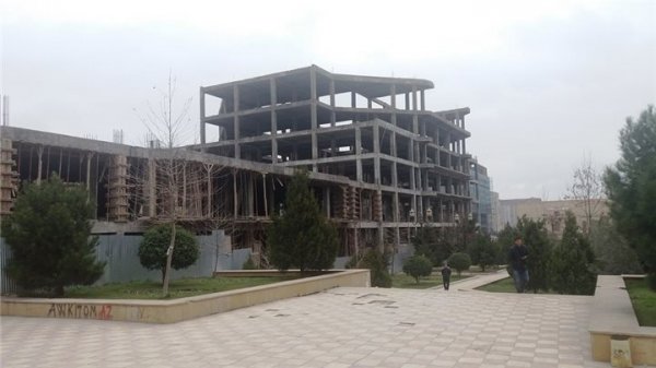 Xaləddin İsgəndərov icra hakimiyyətinin həyətində “moyka” açıb - REPORTAJ, FOTOLAR