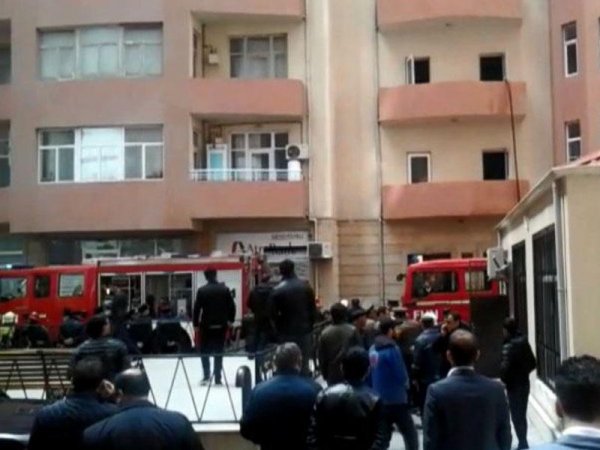 Bakıda çoxmərtəbəli yaşayış binasında YANĞIN