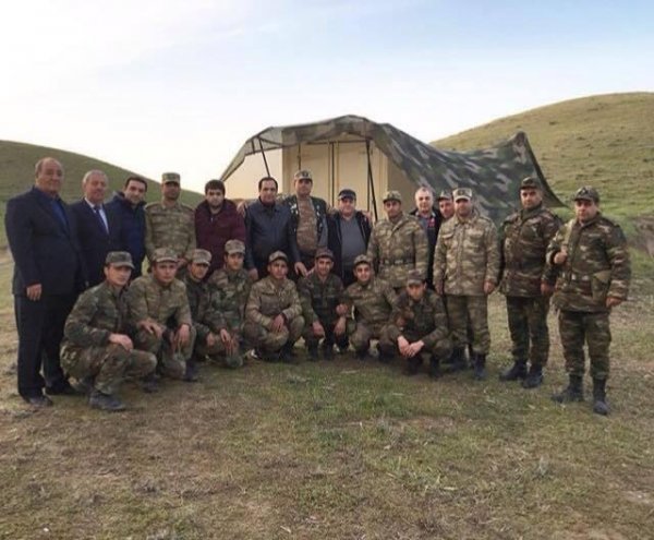Manaf Ağayev oğulları ilə cəbhədə - FOTO