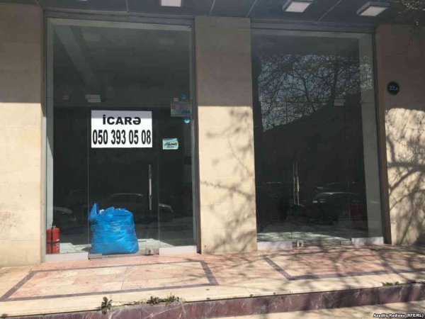 Bakının mərkəzində son aylar bağlanan dükanlar- [Fotolar]