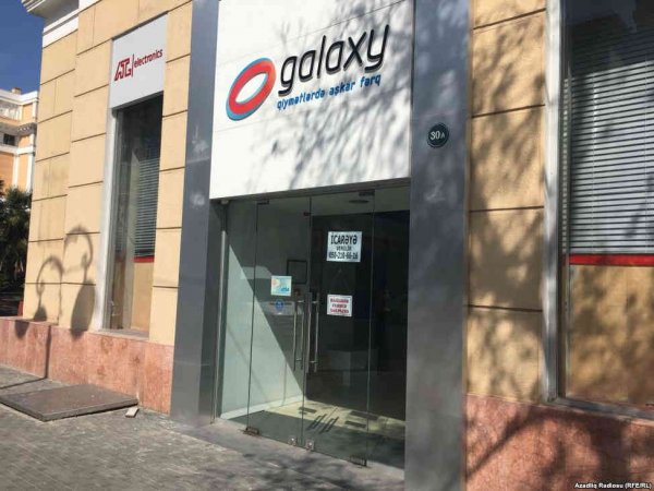 Bakının mərkəzində son aylar bağlanan dükanlar- [Fotolar]