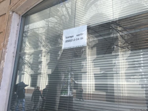 Bakının mərkəzində son aylar bağlanan dükanlar- [Fotolar]