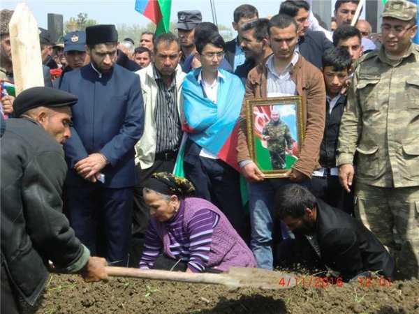 Kürdəmir daha bir şəhidini torpağa tapşırdı - FOTOLAR 