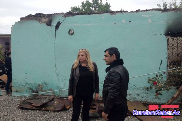 Xarici jurnalistlər Ağdamda ermənilərin atəşi nəticəsində yanan evdə olublar