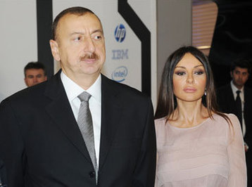 Prezident İlham Əliyev və xanımı Mehriban Əliyeva ümummilli lider Heydər Əliyevin məzarını ziyarət ediblər - YENİLƏNİB
