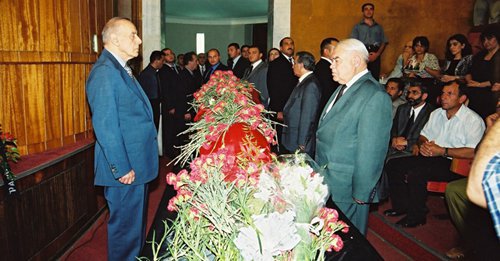 Elçibəyin Kələkidən qayıdan gün keçirdiyi ilk mətbuat konfransı:“Mən və Heydər Əliyev vətəndaş müharibəsinin qarşısını aldıq” – STENOQRAM Elçibəyin Kələkidən qayıdan gün keçirdiyi ilk mətbuat konfransı:“Mən və Heydər Əliyev vətəndaş müharibəsinin qarşısını aldıq” – STENOQRAM