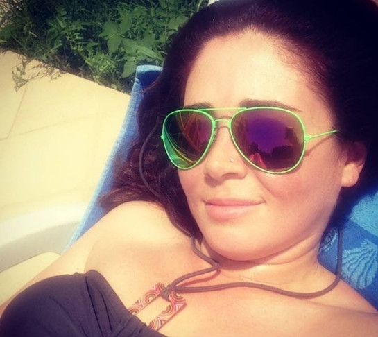 "Guya özün heç yerini açmamısan?" - Səmranı tənqid edən Elnarənin 18+ FOTOLARINI yaydılar