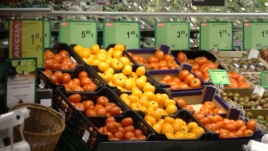 Supermarket sahibləri naziri təkzib edirlər