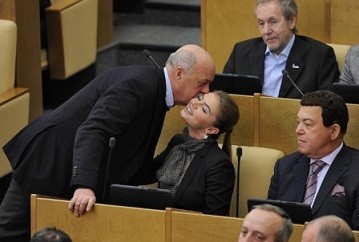 Dumada deputatlar kef edir... – Fotolar Dumada deputatlar kef edir... – Fotolar