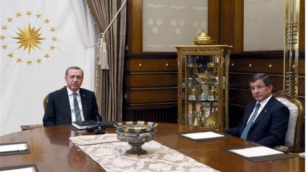 Davudoğlu istefa verdi; AKP fövqəladə qurultaya gedir VİDEO YENİLƏNİB