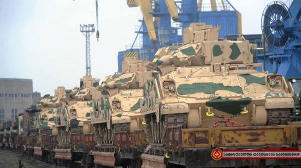 Amerikanın «Abrams» tankları Gürcüstanda - FOTOLAR