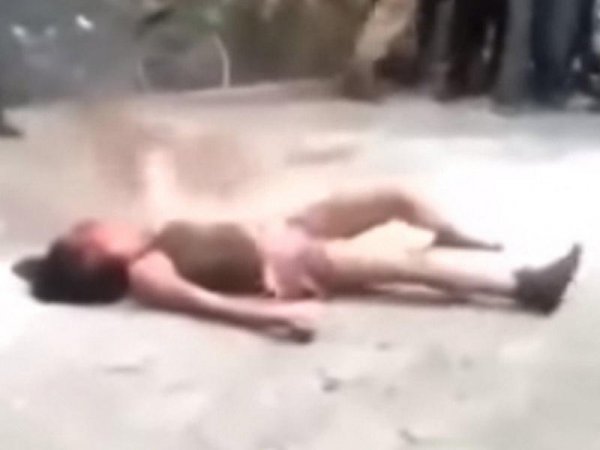 Taksi sürücüsünü öldürən 16 yaşlı qızı diri-diri yandırdılar