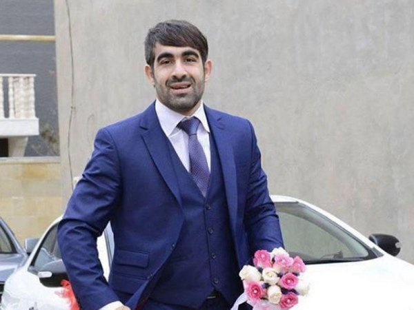 Rafael Ağayev toy edir