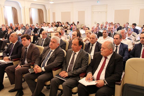 Nazir bir neçə müdiri işdən çıxadı - FOTO