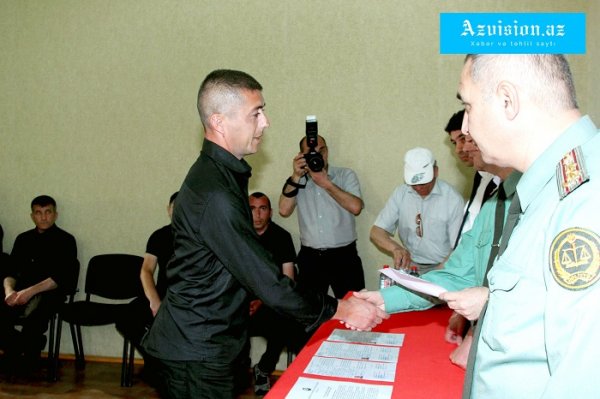 Amnistiyadan ilk sevinənlər... - Fotolar