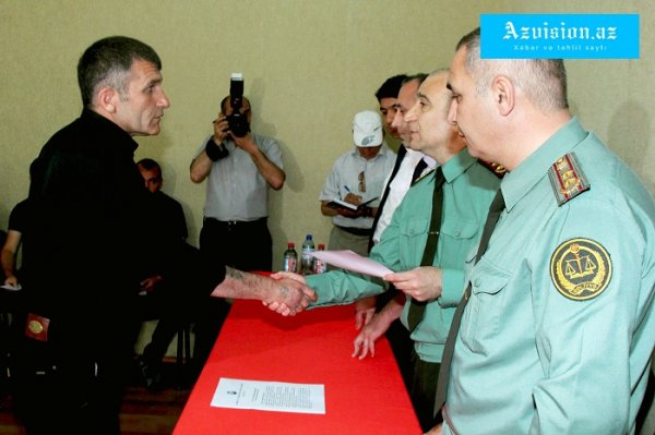 Amnistiyadan ilk sevinənlər... - Fotolar