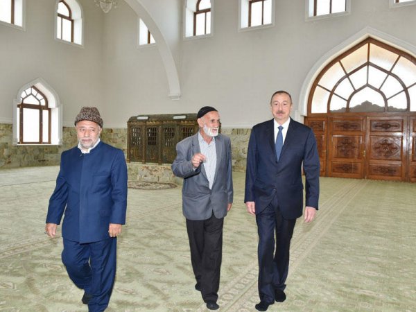 Prezident İlham Əliyev Nardarandakı "Rəhimə Xanım" məscid-ziyarətgah kompleksi ilə tanış olub - FOTO