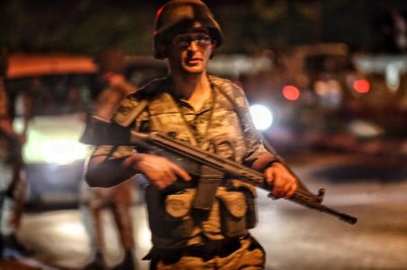 Türkiyədə qiyamçılar fövqəladə vəziyyət "elan etdilər" - FOTO