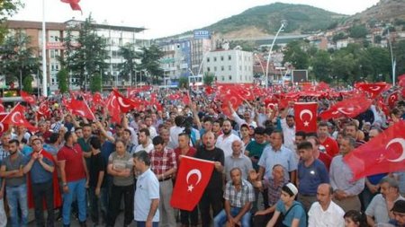 Türkiyə küçələrində insan seli - FOTO