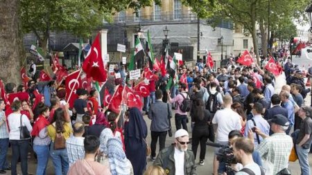Türkiyə küçələrində insan seli - FOTO