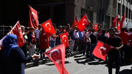 Türkiyə küçələrində insan seli - FOTO