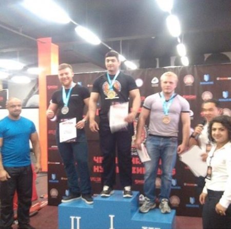 Azərbaycanlı 3 qat dünya çempionunun ürəyi dayandı - FOTO Azərbaycanlı 3 qat dünya çempionunun ürəyi dayandı - FOTO