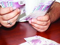 Nazirlik keçmiş məhbuslara pul verdi