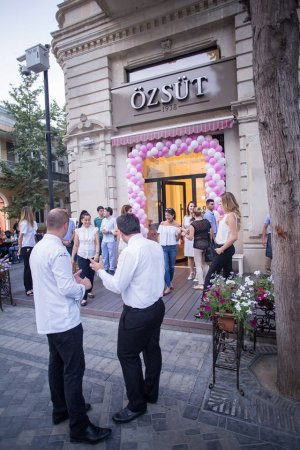 ÖzSüt restoranlar şəbəkəsinin daha bir şöbəsi fəaliyyətə başladı - Fotolar