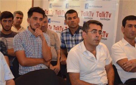 Rauf Arifoğlu İctimai Fikir Akademiyasının qonağı oldu: 'Bizdə siyasilərin mətbuatla davranış kültürü yoxdur' Rauf Arifoğlu İctimai Fikir Akademiyasının qonağı oldu: 'Bizdə siyasilərin mətbuatla davranış kültürü yoxdur'