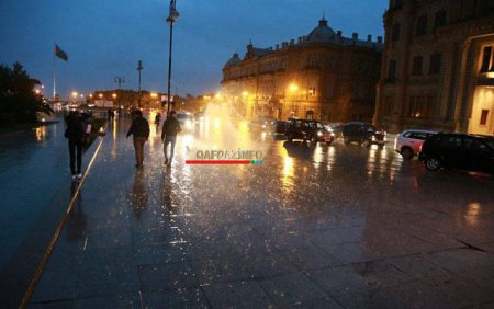 Üzən Bakı... - FOTO Üzən Bakı... - FOTO