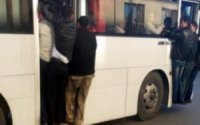 Sərnişin avtobusun açıq qapısından yerə yıxıldı
