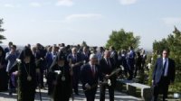Sərkisyan ona yalvarıb 200 dollar istəyən qadına acıqlandı: “Eşitdim də, vay”