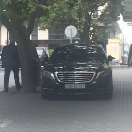 İlham Əliyev “Naz-lifan” tövsiyyə etdi, Nazim İbrahimov 200 minlik “Mercedes” aldı - FOTOLAR