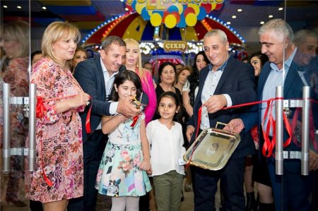  Məşhur şairin xanımı butik açdı: “Başımı itirmişdim, o isə...” - FOTOLAR