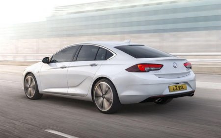 Opel hetçbek Insignia təqdim etdi - FOTO