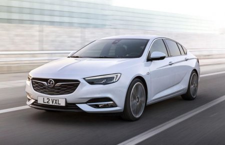 Opel hetçbek Insignia təqdim etdi - FOTO