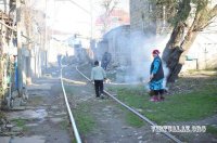 Bakının mərkəzində dəmiryolu relslərinin üstündə yaşayanlar