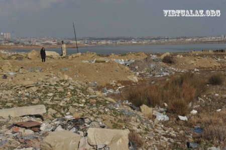 “Kim çirkabın içində yaşamaq istəyər ki? Ayrı çarəmiz yoxdur...”