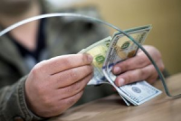 Dolların məzənnəsi aşağı düşür?