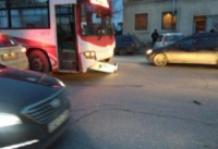 Bakıda sərnişin dolu avtobus qəza törətdi